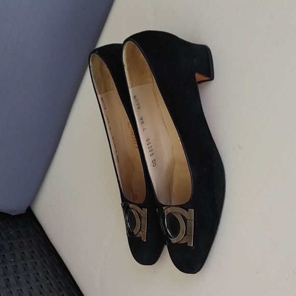 FERRAGAMO black suede slip on kitten heels logo 7 AA - Picture 4 of 15